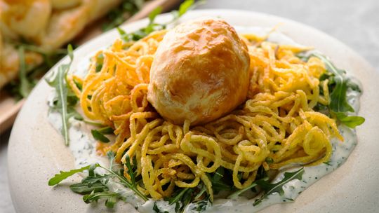 Wielkanocne śniadanie z jajkiem. Odkryj sekret chrupiącej skórki i doskonałego smaku potraw