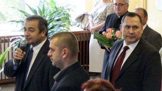 Jak burmistrz okłamał dzieci i kręcił o przetargach