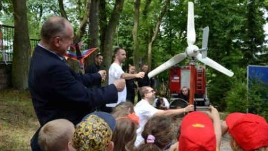 Jak burmistrz z przedszkolakami szukał wiatru
