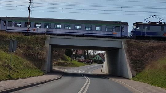 Jak kursują pociągi w zwiazku z gołoledzią i wyciekiem ładunku chemicznego z cysterny?