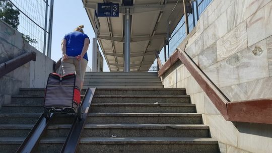 Jak mam wjechać z dzieckiem w wózku?! Jak mam wjechać z dzieckiem w wózku?!