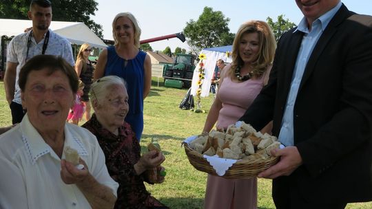 Jak można dzielić dożynkowy chleb