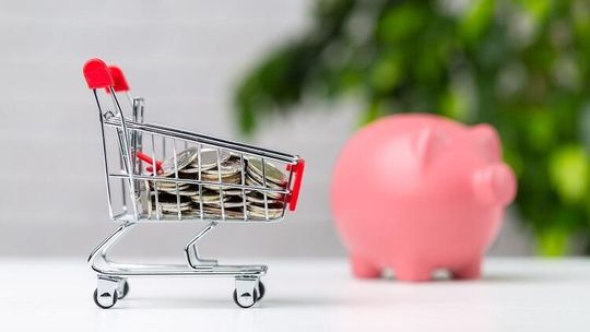 Jak oszczędzić nawet 8% na wymianie walut?