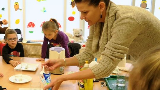 Jak powstaje tęcza, skąd pochodzi światło,  dlaczego drzewa gubią liście?