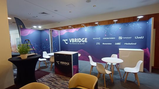 Jak przebiega montaż i demontaż stoiska targowego?