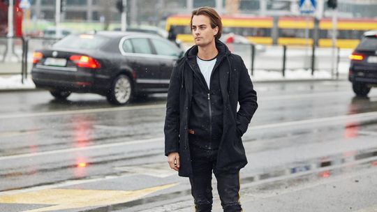 Jak stylizować męskie płaszcze? Ulubione wybory trendsetterów