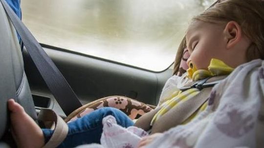 Oto tłumaczenia bezmyślnych kobiet, które pozostawiały dzieci w rozgrzanych autach.