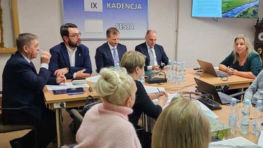 Jak wybrano opiekunkę do autobusu szkolnego. Wójt Widuchowej odpowiada na zarzuty