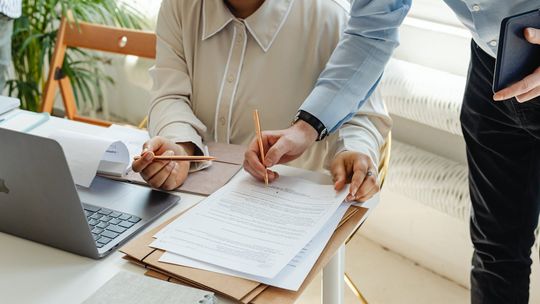 Jak założyć działalność gospodarczą? Przewodnik i instrukcja