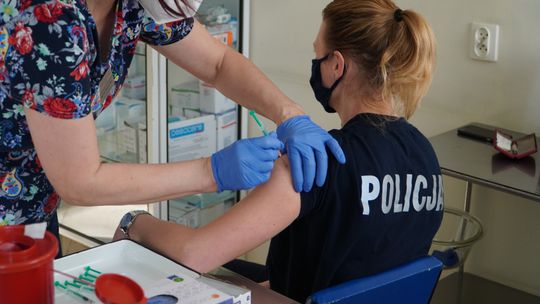 Jak zaszczepili się policjanci, a jak strażacy i inne służby
