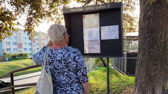 Jak żegnać tych, którzy odeszli? Informacje o ceremoniach pogrzebowych i pamięć o zmarłych