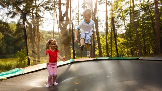 Jak zorganizować dziecku czas w domu i poza nim? Poznaj kilka sprawdzonych sposobów!