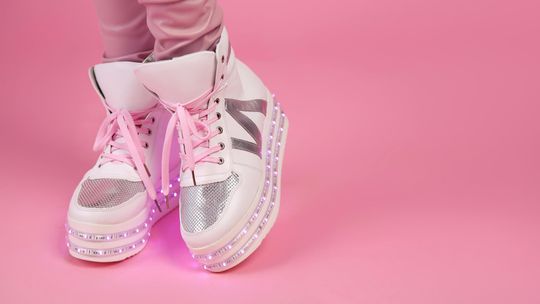 Jakie buty dla dziewczynek wybrać? Kompleksowy przewodnik dla rodziców