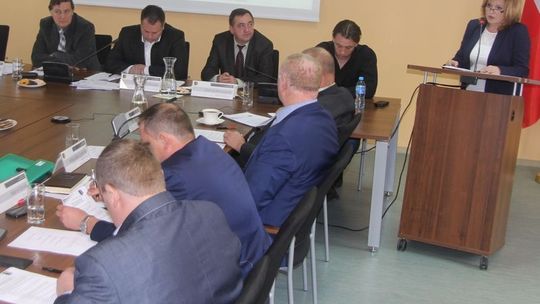 Jakie są podatki i zadłużenie w Starym Czarnowie