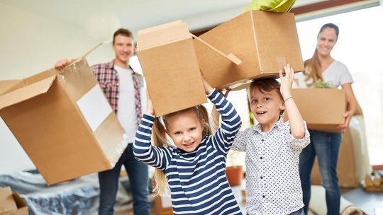 Coraz nas mniej, a 2024 był katastrofą. Żyjemy dłużej i dłużej pobieramy emerytury Coraz nas mniej, a 2024 był katastrofą. Żyjemy dłużej i dłużej pobieramy emerytury