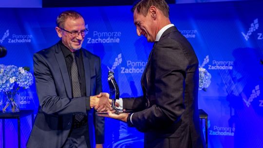 Janusz Janiszewski triumfuje! Nagroda Pro Arte dla instruktora z Gryfina za osiągnięcia w sztuce teatralnej