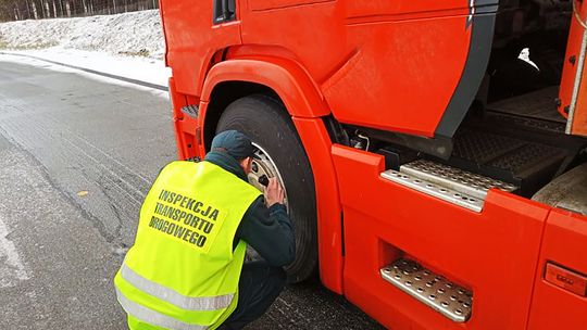 Zatrzymali kierowcę, który jechał z pękniętą tarczą hamulcową