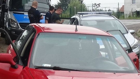 Jechał audi, dopóty policjanci nie poprosili go o prawo jazdy 