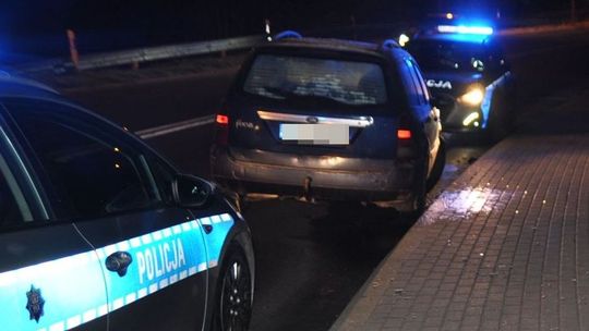 Jechał bez uprawnień i nadział się na policję