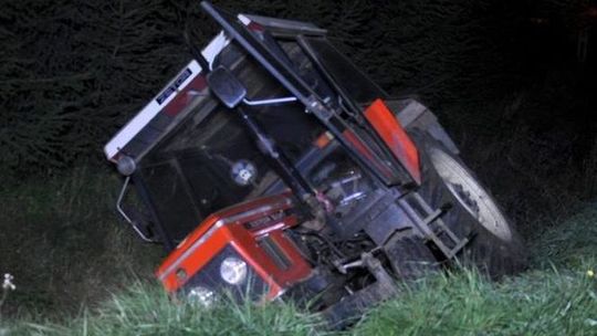 Jechał ciągnikiem na podwójnym gazie. A to była niedziela 