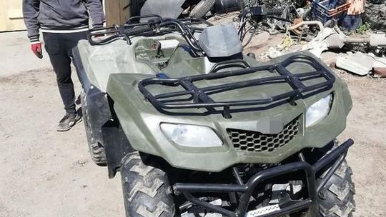 Jechał czterokołowcem bez uprawnień. Odpowie przed sądem