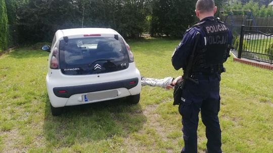 Jechał wężykiem, bo miał 2 promile. Zabrali mu kluczyki i wezwali policję
