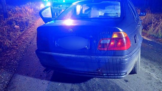 Jechał za szybko BMW i uderzył w drzewo