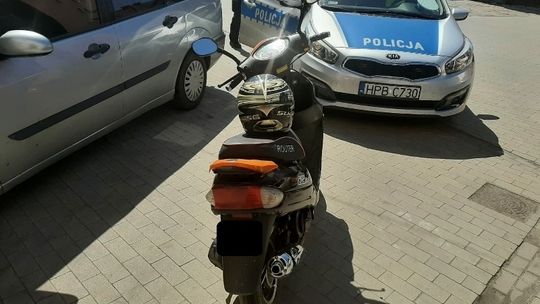 Jechał zygzakiem. Wszak miał prawie 3 promile