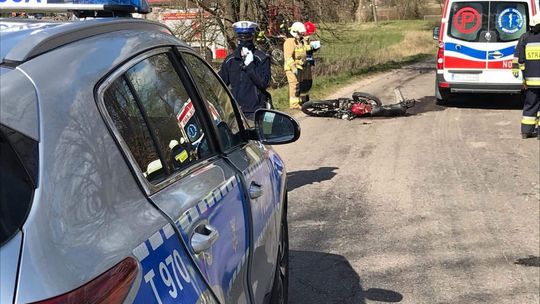 Jeden wyprzedzał, drugi skręcał w lewo. Doszło do kolizji