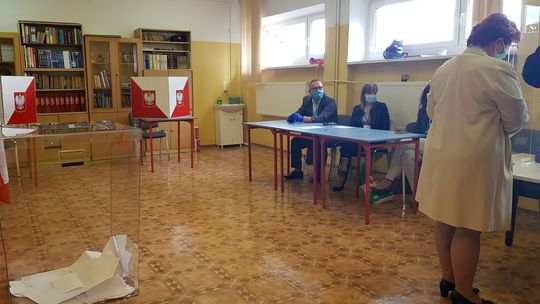 Jednak nie obowiązuje limit ilości osób w lokalu wyborczym