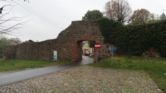 Jedni zapowiadają remont murów miejskich, a inni już konkretne prace