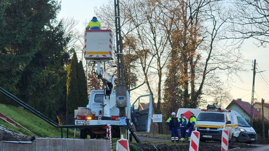 Jednocześnie inwestycja drogowa i oświetleniowa