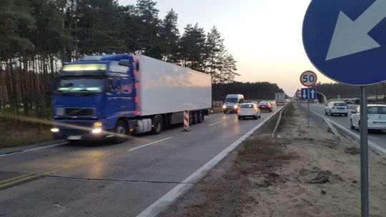 Jedziemy jedną jezdnią na przebudowywanym odcinku