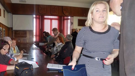 Jego ocenili dobrze. Do niej mają pretensje