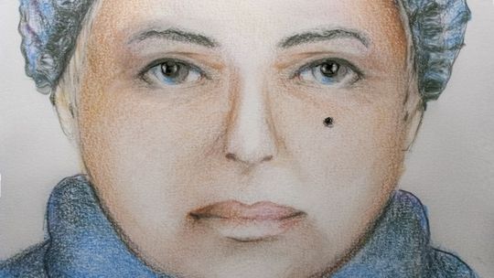 Jest podejrzewana o kradzież. Szuka jej policja.