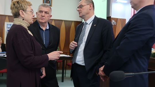 Jesteśmy w opozycji - zapewnia Piotr Romanicz z PiS