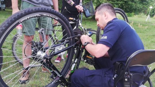 Jeździli rowerami po naszej puszczy. Policja w akcji