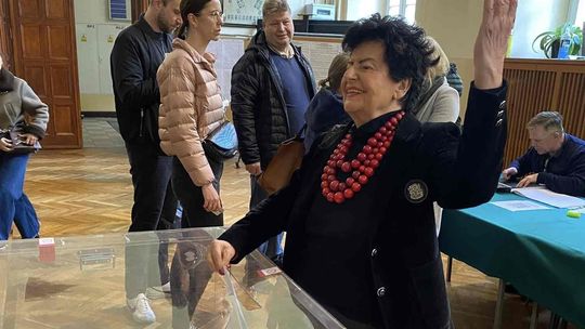 Komu Senyszyn przekazała "magiczne" korale? Ma pomysł na swoją polityczną przyszłość