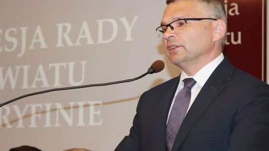 Już dawno nie widziałem i nie słyszałem tylu przekrętów – odpowiada starosta marszałkowi
