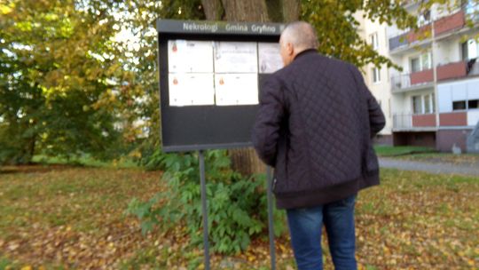 Serce w żałobie jest pustym pokojem, w którym wciąż słychać echo kroków