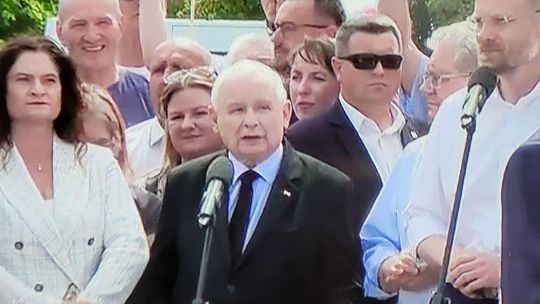 Kaczyński wykorzystał sytuację na granicy do walki politycznej. Zarzucono mu kłamstwo