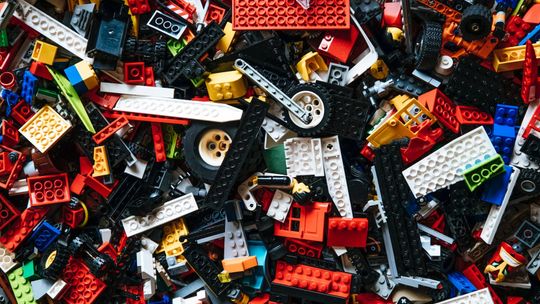 Kalendarz adwentowy LEGO jako prezent - wskazówki, jak wybrać odpowiedni kalendarz dla różnych grup wiekowych