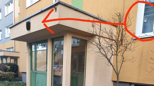 Kamera w oknie mieszkania. Czy to legalne? – zastanawia się czytelnik