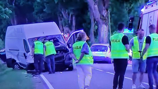 Karambol 5 aut. Kobieta nie żyje, dziecko walczy o życie