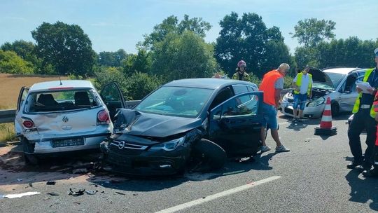 Karambol na drodze. Zderzyło się kilka samochodów