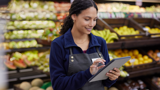 Koniec anonimowych warzyw: Flaga na wagę złota: Nowe przepisy wymuszają jasne oznaczenia w każdym sklepie