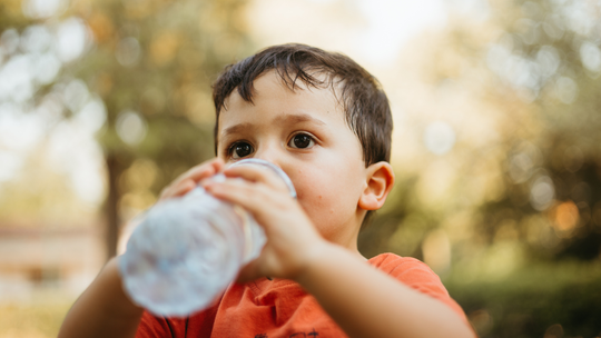 Taką kaucję doliczą nam do ceny napoju. Co się nam opłaca, a co nie?
