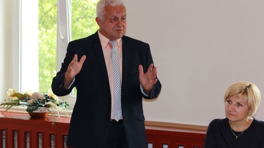 Kiedy burmistrzowi… otwiera się nóż w kieszeni? Na co wyda 200 tys. zł?