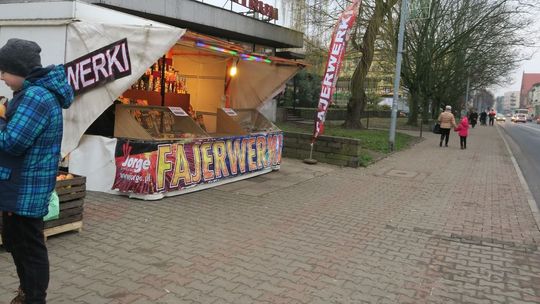 Kiedy fajerwerki do ręki, a kiedy do butelki