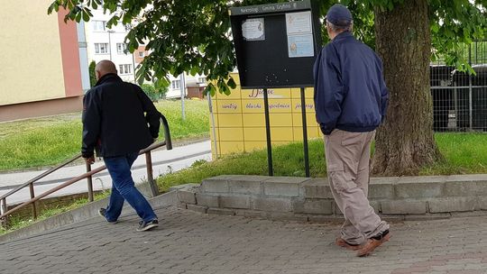 Kiedy odchodzą, zapalają gwiazdy na niebie, by prowadziły tych, którzy zostali